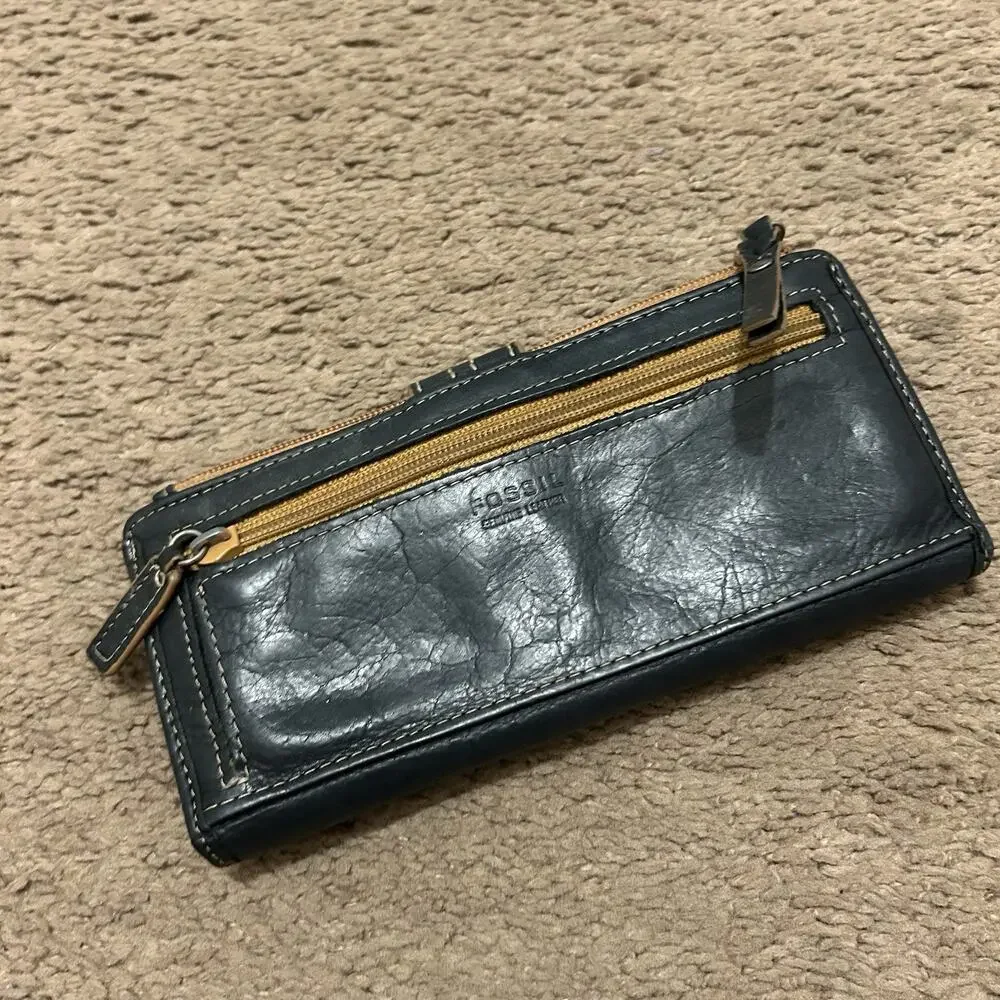 Fossil Women's Weekender Checkbook Clutch Blue Leather Bi-Fold Wallet